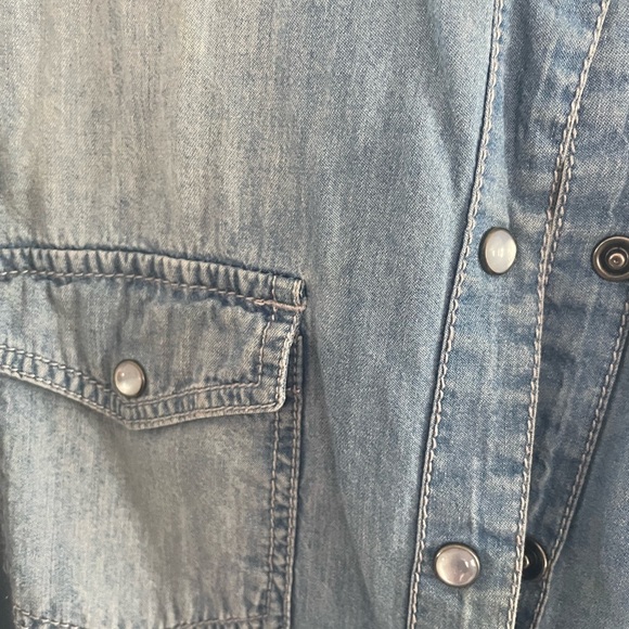 Women’s button up. - Picture 4 of 4